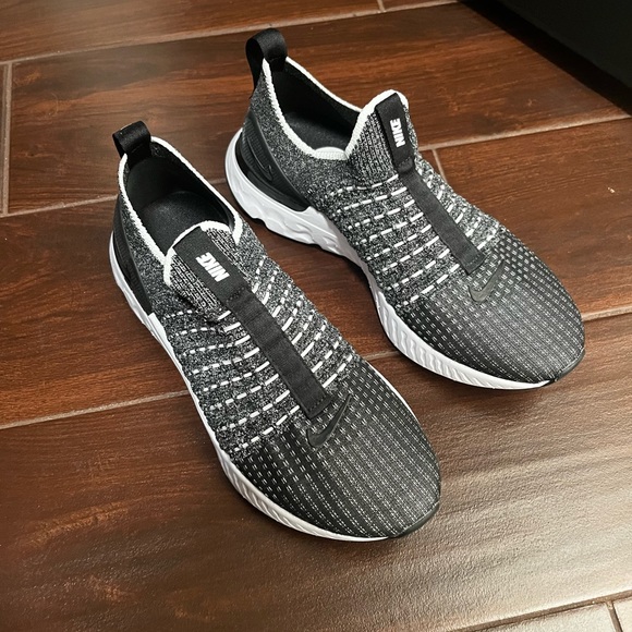 Nike women size 6 - Picture 3 of 5